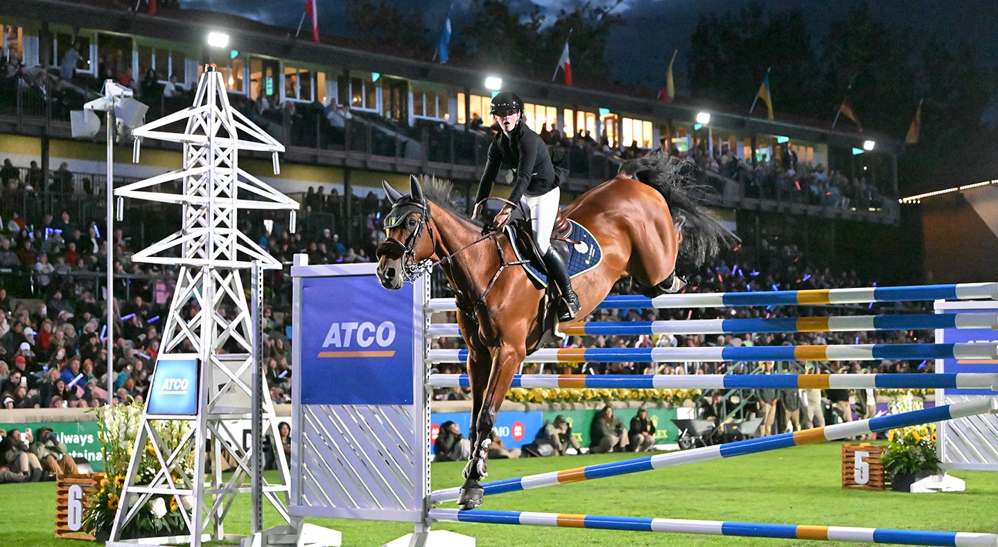 Sanne Thijssen (NED) Soars to Victory in ATCO Electric Six Bar - TELUS Evening of the Horse
